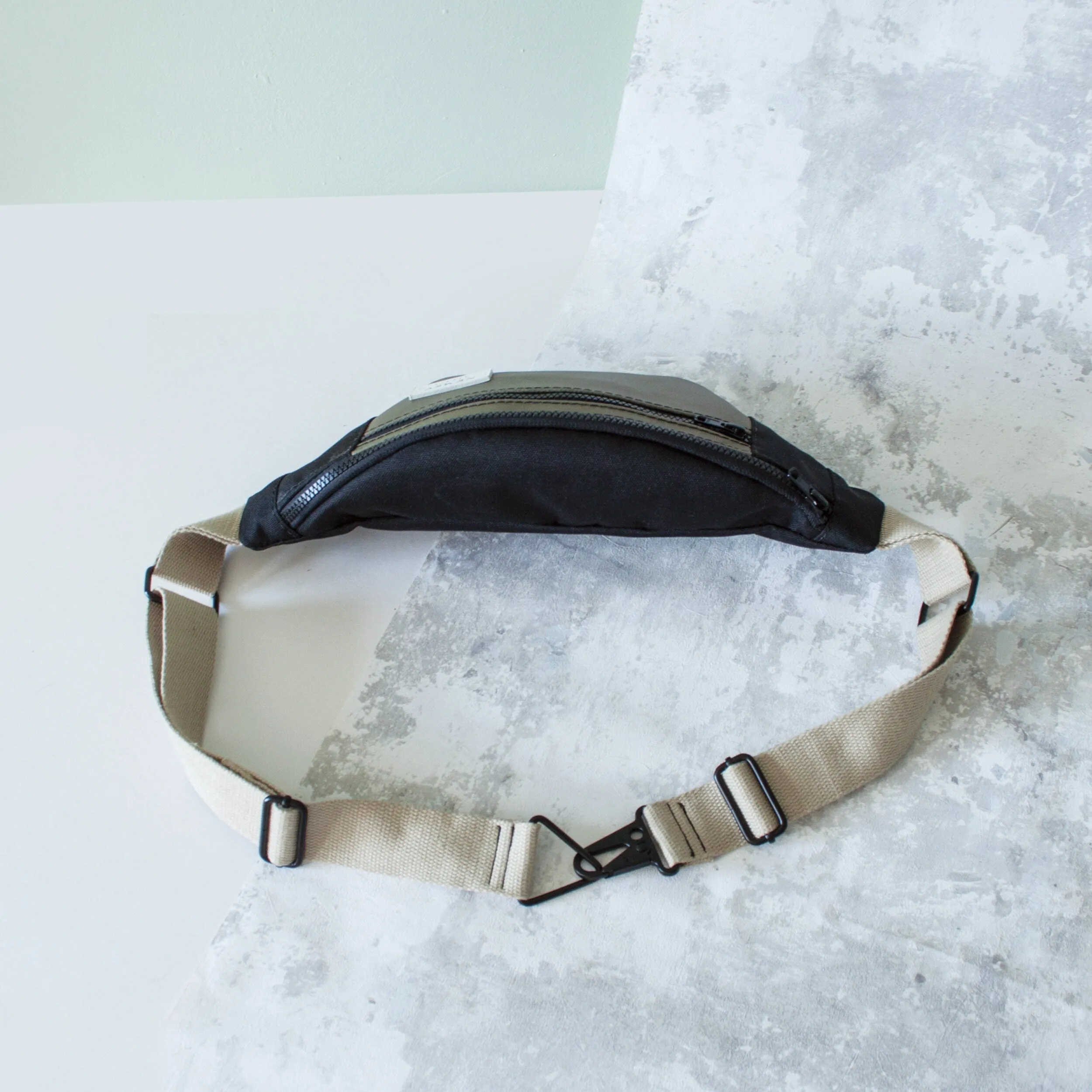 BERYL BUMBAG olive green / black