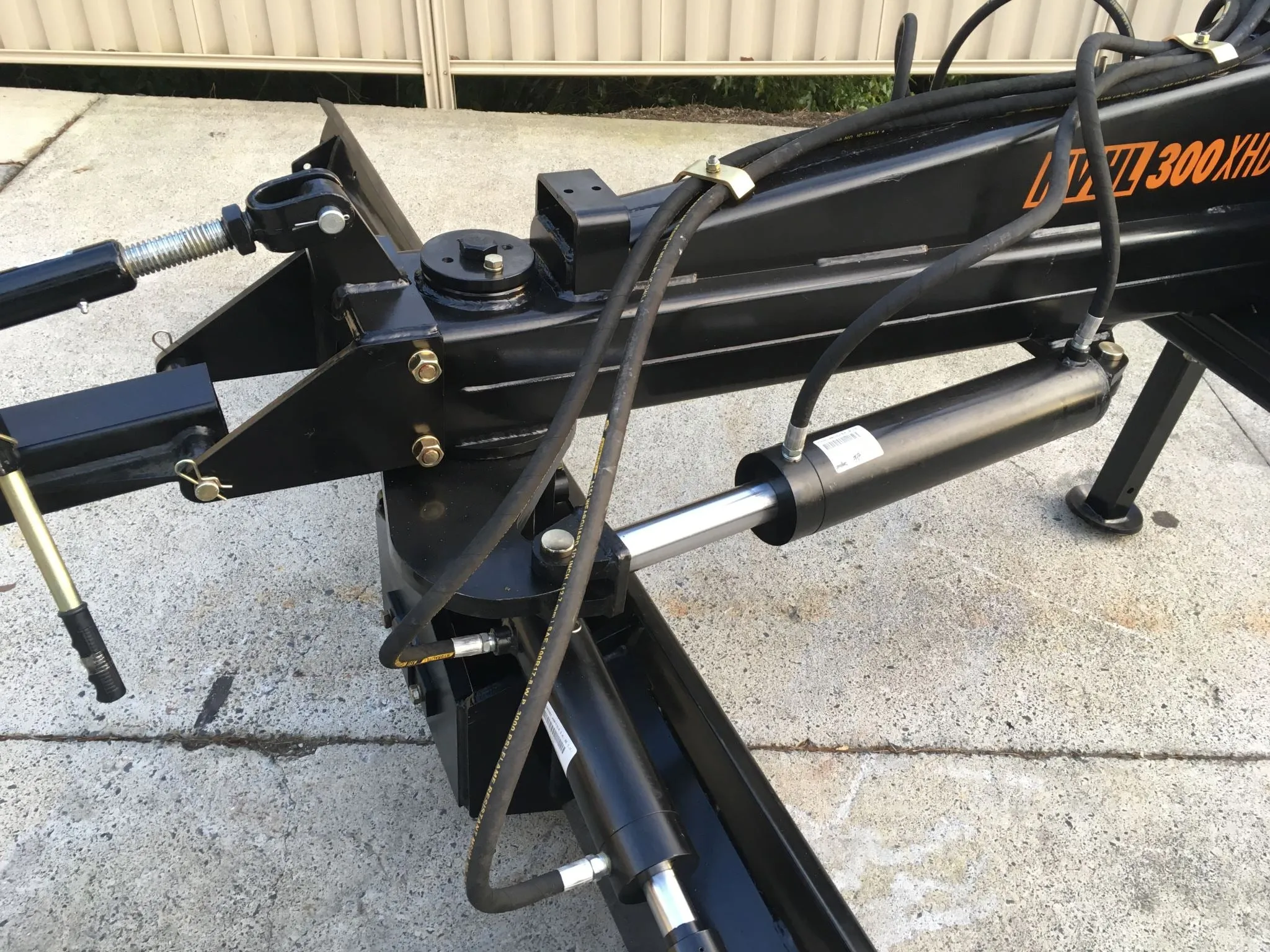 Bison NVHL300 XHD 10ft 160HP Hydraulic Grader Blade with wheel