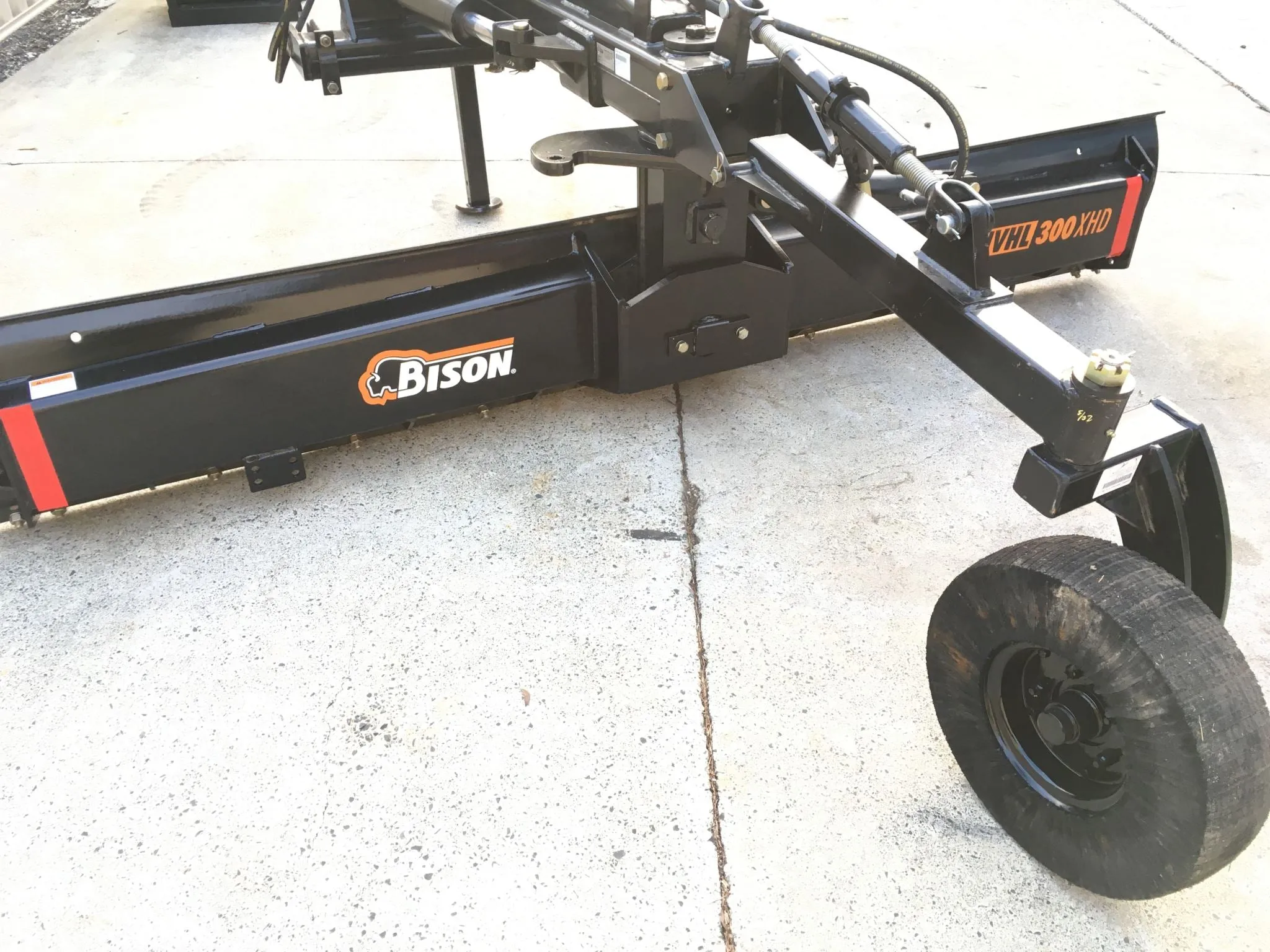 Bison NVHL300 XHD 10ft 160HP Hydraulic Grader Blade with wheel
