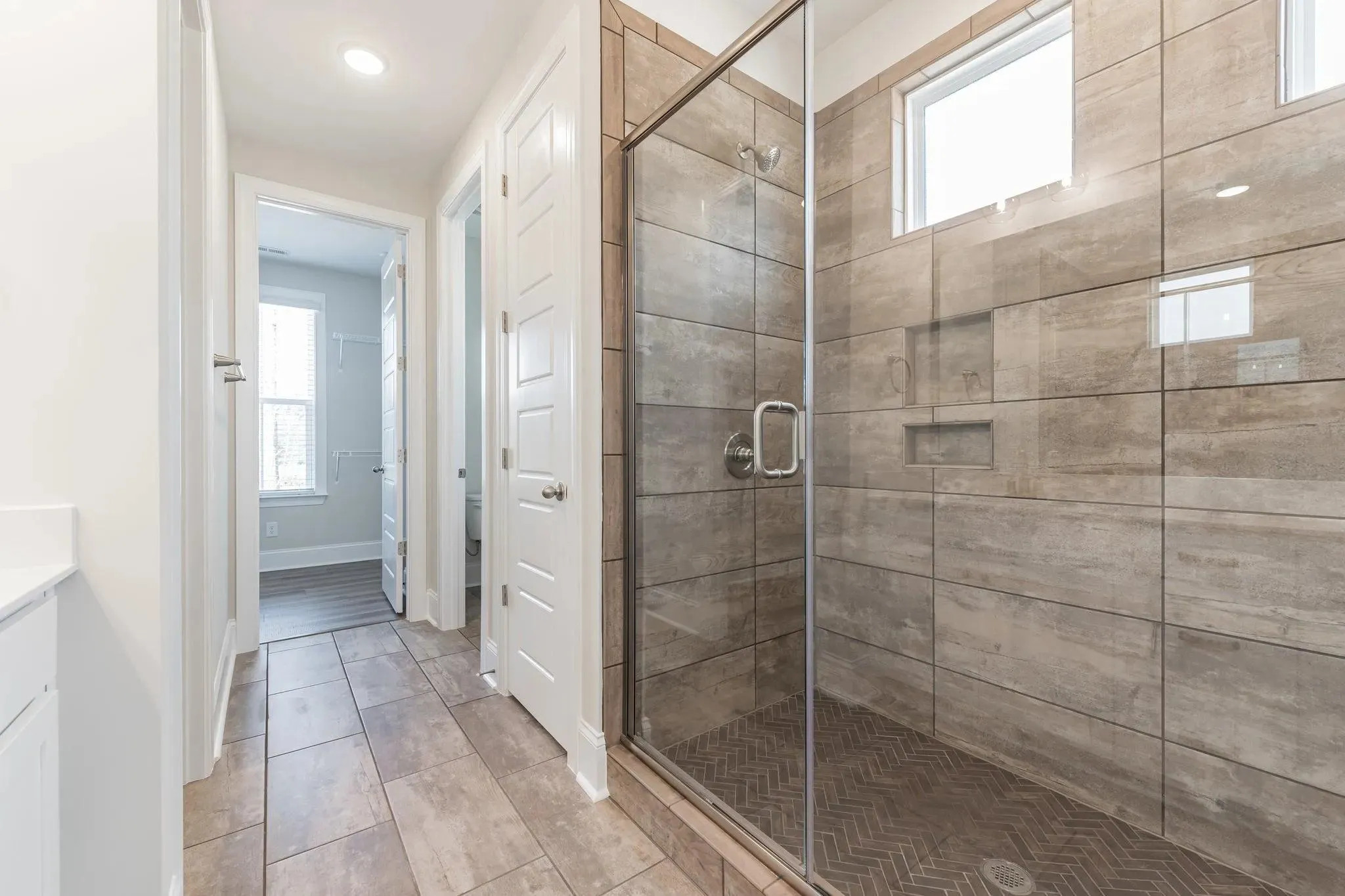 Craftsman Style Home with Spacious Design and Versatile Features