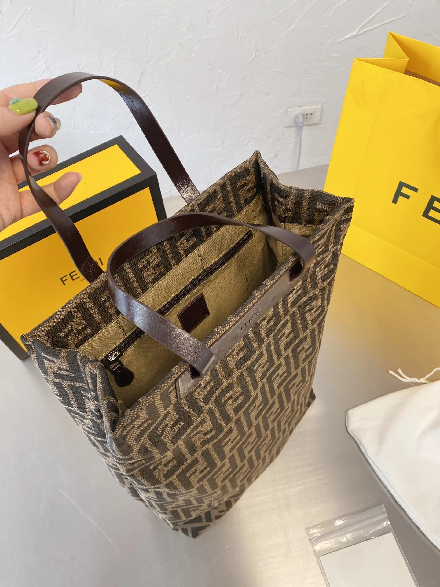 EN   Designer bags by Fendi 142