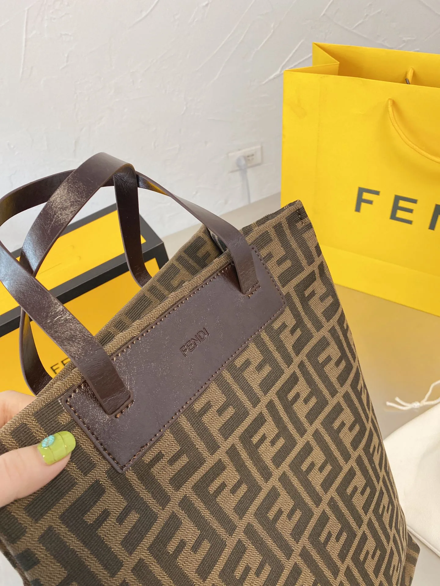 EN   Designer bags by Fendi 142