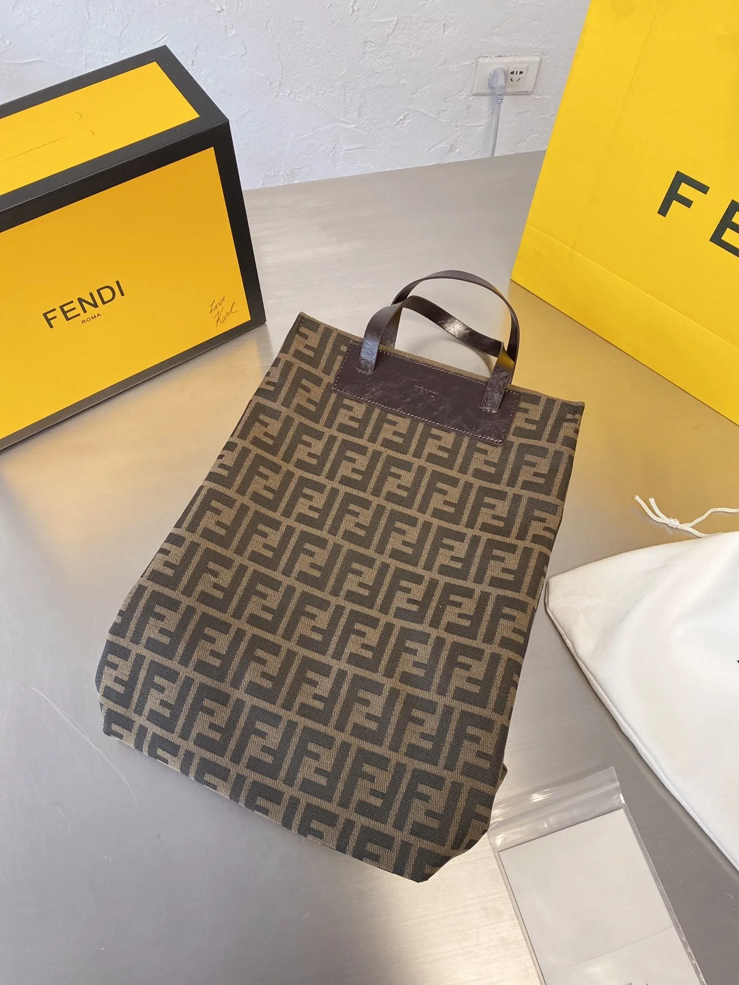 EN   Designer bags by Fendi 142
