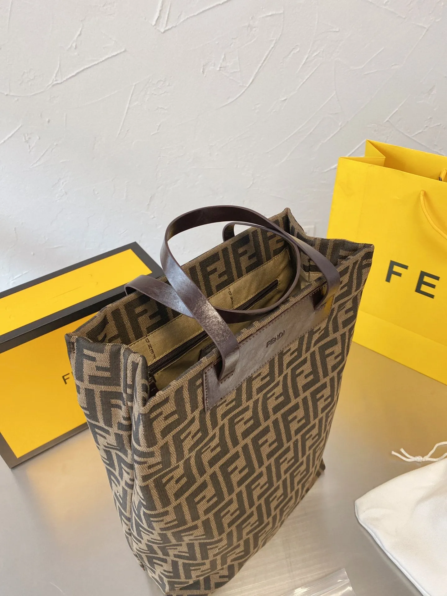EN   Designer bags by Fendi 142