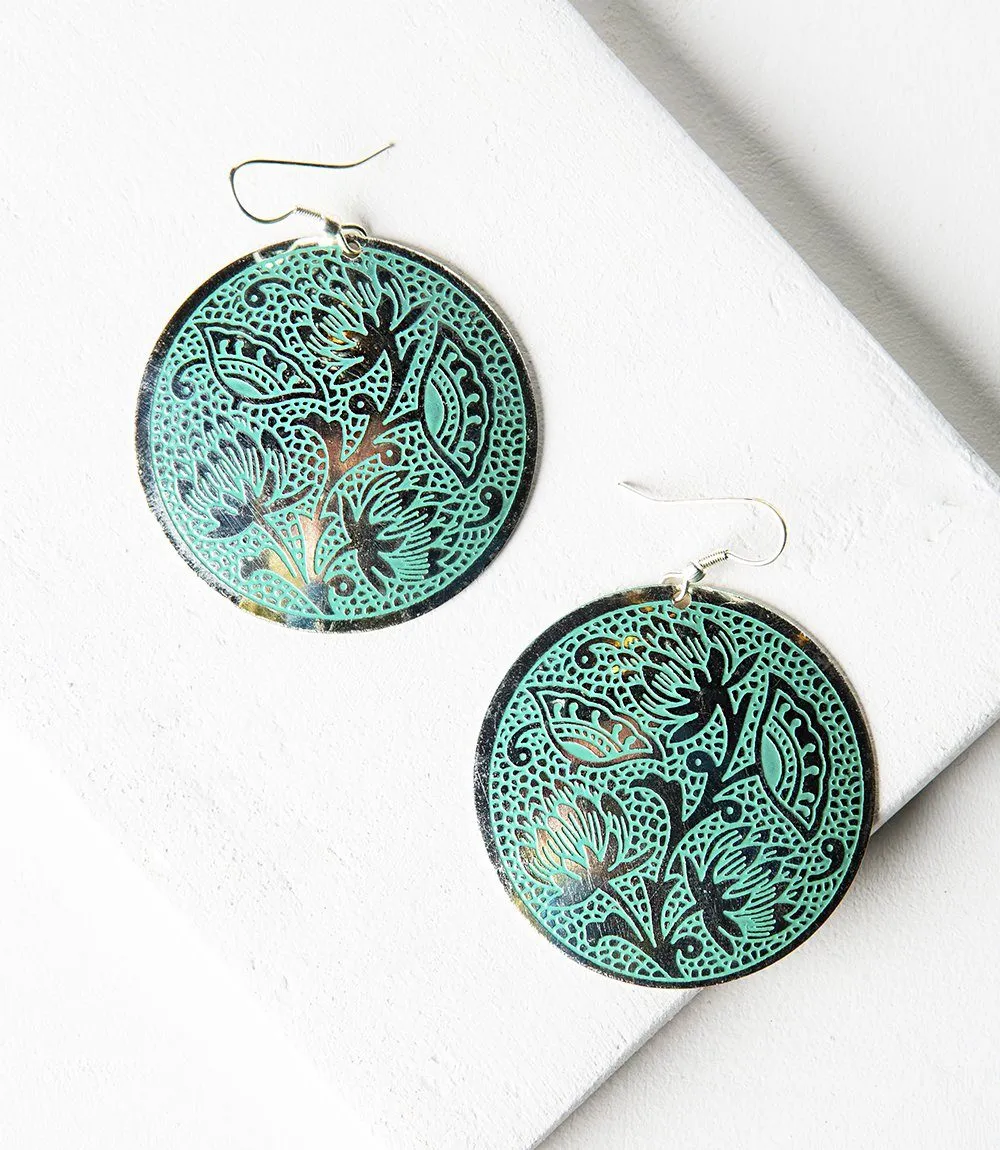 Lightweight Floral Motif Earrings