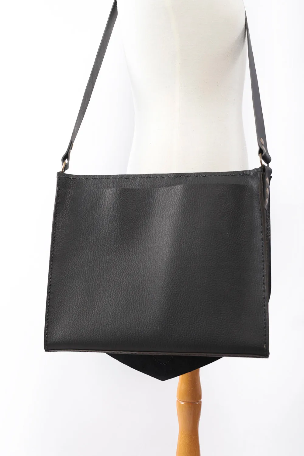 Metal skull messenger bag