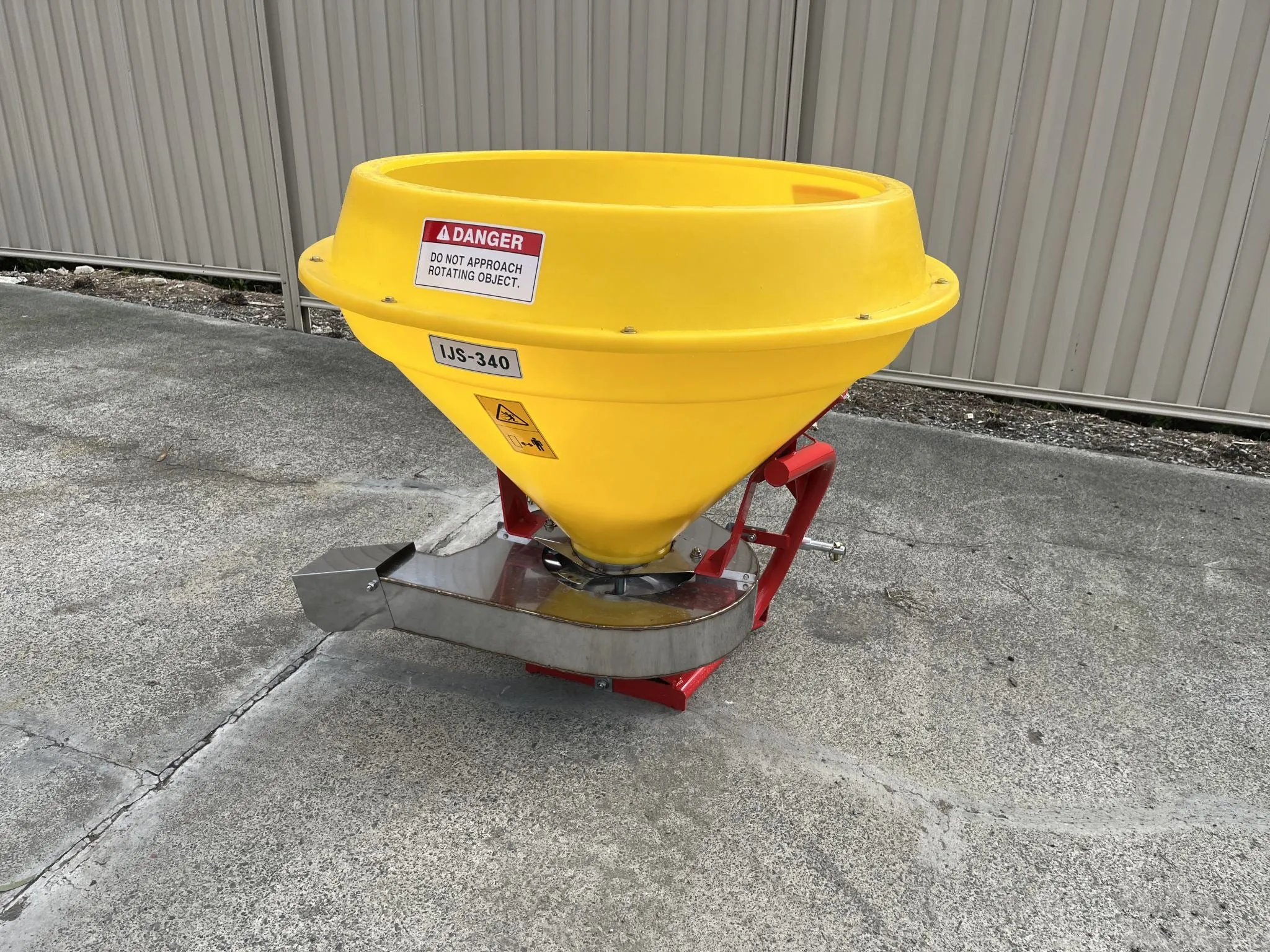 PTO Spreader 340 L with side dresser